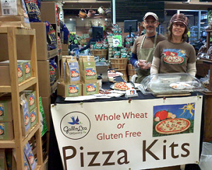 Noví podnikatelé Susan Devitt a Tom Gallo vyrábějí sady pro organickou pizzu