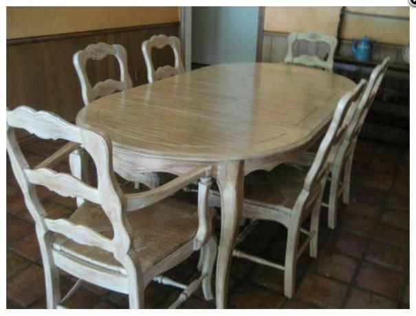 Kuhinjska miza, najdena pri prodaji nepremičnine